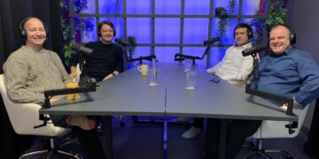 Digitaalehituse klastri taskuhäälingu episoodi külalised on rahvusvahelise taustaga. Külas on Leo O Neil HML Project Managementist, Calum Cameron Edasi Labsist ning Martin Pajuväli HML Project Managementist. Saadet juhib Jaan Saar.