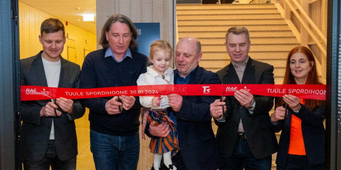 30. jaanuaril 2024 andis ehitusfirma Rand & Tuuleberg üle Rae vallas Jüris Tuule Spordihoone. Hoone on nii seest kui ka väljast puidust. Foto: Vahur Lõhmus