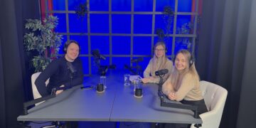 Jätkusuutlikkus ehitussektoris. Digitaalehituse klastri taskuhäälingu üheksanda episoodi külalised on Hannamary Seli Kliimaministeeriumist ning Kadri-Ann Kertsmik Riigi Kinnisvarast. Saadet juhib digitaalehituse ekspert Jaan Saar.