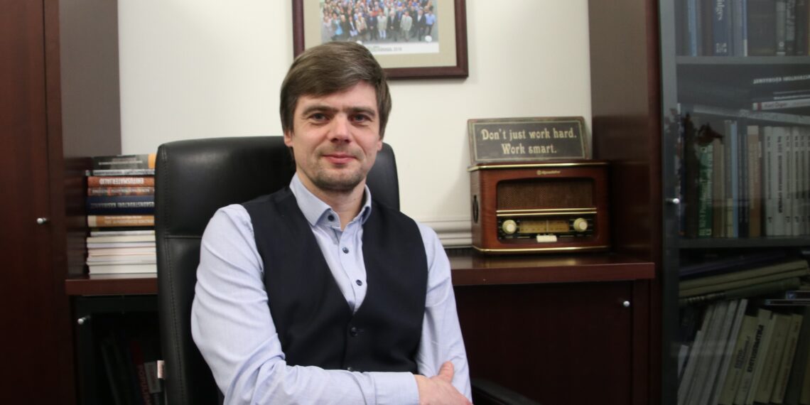 Martti Kiisa on betoonehitiste eripära põhjalikult uurinud. Foto: Ants Vill