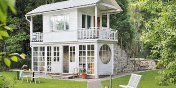 Korduskasutus. Huuksi mõisa varemetel korduskasutatud materjalidest hoone. Foto: Toivo Tammik