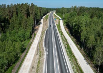 Juunis 2024 lõppesid Tallinna–Tartu maantee uue, ligi 6,4 kilomeetri pikkuse Neanurme–Pikknurme 2+1 teelõigu ehitustööd. Foto: Transpordiamet / Estfilm