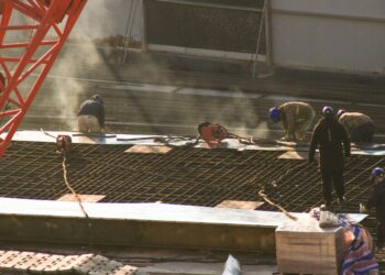 Kuidas leida odavad tööriided, mis kestavad: praktilised nõuanded ehitussektoris töötavatele spetsialistidele. Foto: Unsplash