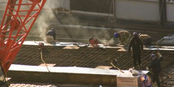 Kuidas leida odavad tööriided, mis kestavad: praktilised nõuanded ehitussektoris töötavatele spetsialistidele. Foto: Unsplash