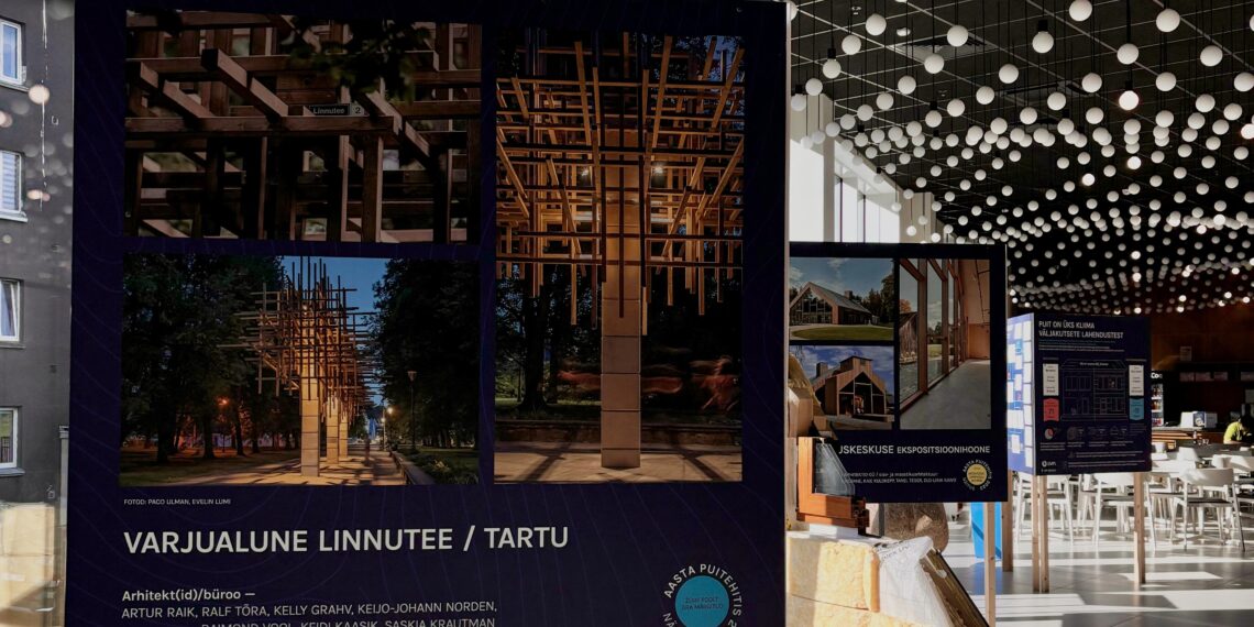 Aasta Puitehitis 2023 näitus Superministeeriumi fuajees. Foto: EMPL