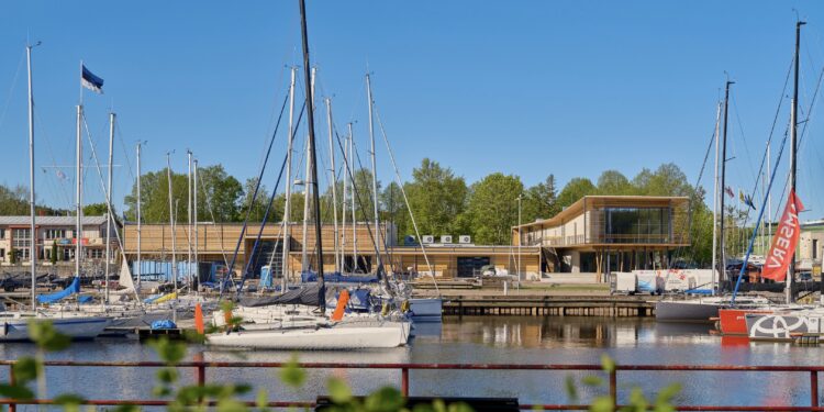 Aasta puitehitis 2024 konkursi võitja Kalevi jahtklubi sadamahoone ellinguga.