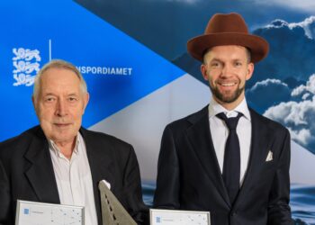 Aadu Lassi nimelise teedevaldkonna auhinna pälvisid Robert Sinikas ja Vaabo Annus. Foto: Karli Saul / Transpordiamet