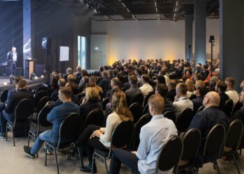 Konverents „Ehitus2025+: Kas uus või vana?“ tõi otsustajad ühe laua taha. Foto: Meeli Küttim