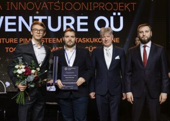 Wenture PIM meeskond “Aasta innovatsiooniprojekt 2024” tiitlit vastuvõtmas. Foto: Meeli Küttim