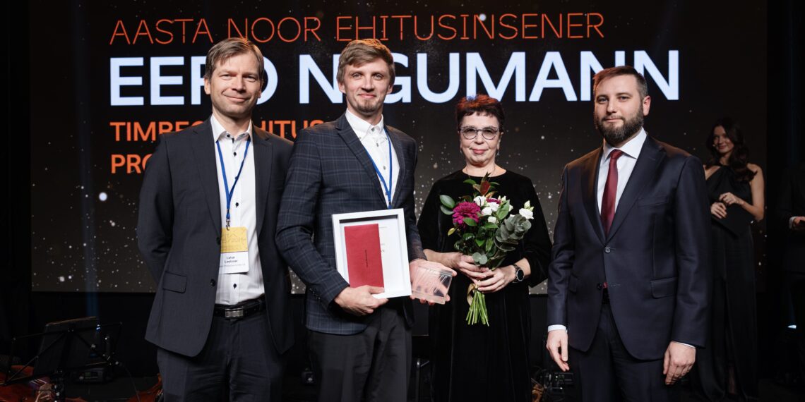 Eero Nigumann “Aasta noor ehitusinsener 2024” tiitlit vastuvõtmas. Foto: Meeli Küttim