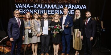 K-Projekti ja Kavakava meeskonnad “Aasta rajatise ehitusprojekt 2024” tiitlit vastuvõtmas. Foto: Meeli Küttim