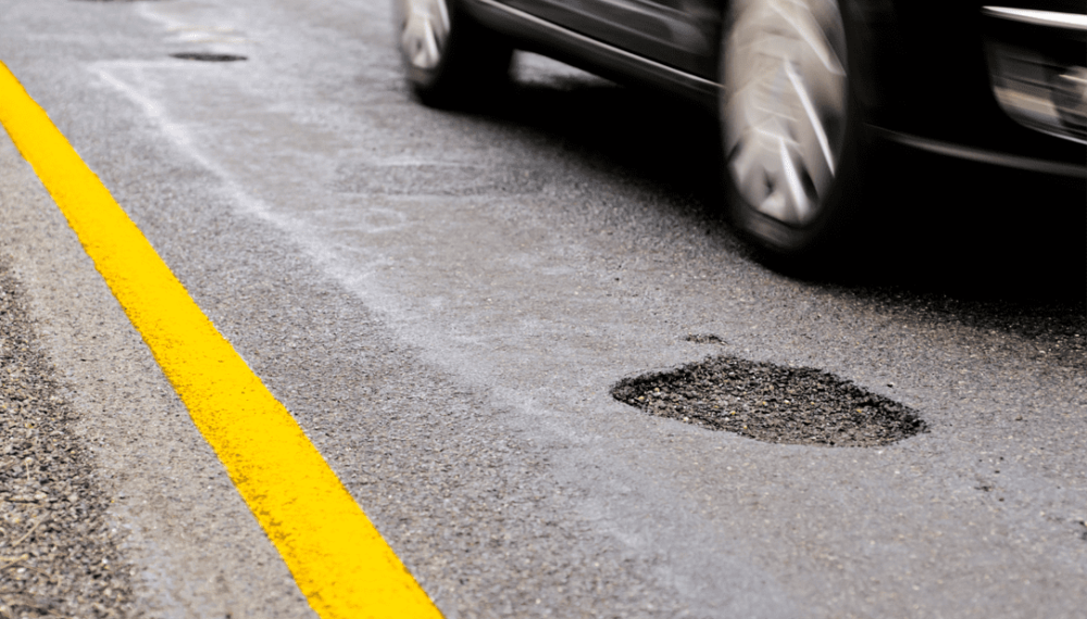 Kui teel jääb õigeaegselt remont või parendamine tegemata, siis tulevikus on sama teelõigu remont juba märksa kulukam. Foto. ESTEL