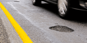 Kui teel jääb õigeaegselt remont või parendamine tegemata, siis tulevikus on sama teelõigu remont juba märksa kulukam. Foto. ESTEL