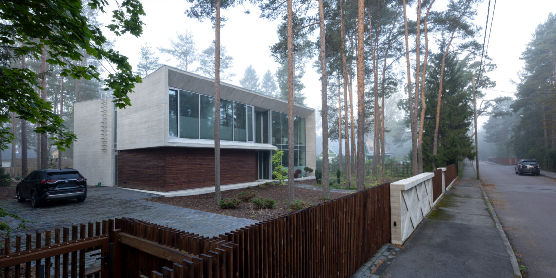 Eramu avaneb tänavale ja hoovi poole otsekui lehvik. Fotod: Toomas Tuul