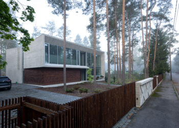 Eramu avaneb tänavale ja hoovi poole otsekui lehvik. Fotod: Toomas Tuul