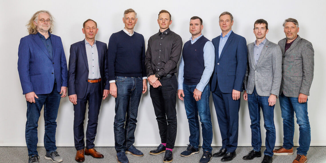 Vasakult: Rene Raamat, Meelis Einstein, Mart Arro, Karl-Martin Rammo, Indrek Ellamaa, Veljo Haube, Ivar Sikk, Raul Merivee. Fotolt puuduvad: Martin Ojala, Margus Puusepp, Kaimur Kivi. Foto: Kalev Lilleorg.