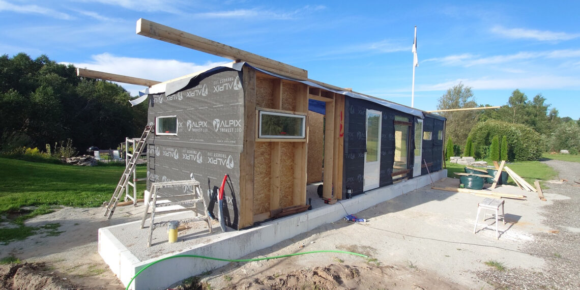 Kutnasse kerkib maja, kus ehitusmaterjaliks kanepibetoon.