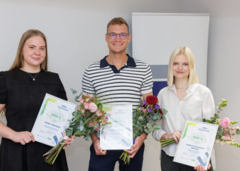 Parimad renoveerimisalased tööd valitud: Marit Järviste, Vaido Vahter ja Marta Elisabeth Tikman auhindadega. Foto: Andras Kralla