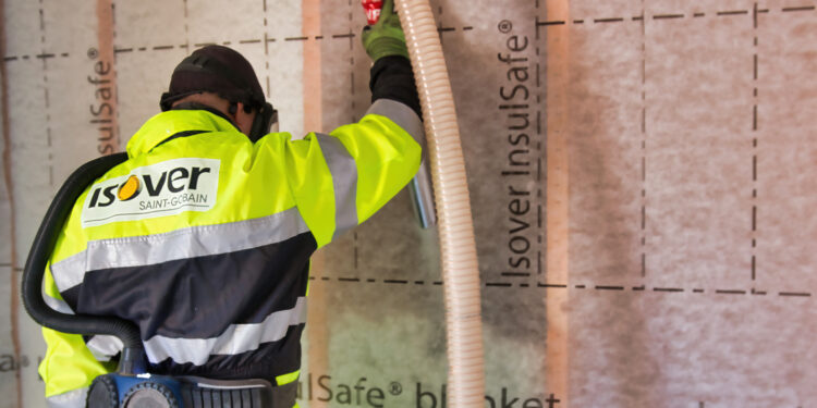ISOVER InsulSafe® Wall süsteem võimaldab kiiret ja täpset paigaldust ka keerukates karkasskonstruktsioonides. Foto: tootja