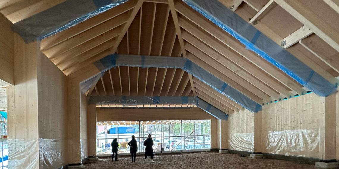 Konkursi üks nominentidest: Võsu põhikool ja lasteaed. Fotod: aasta puitehitise konkurss