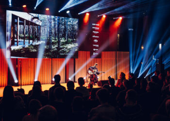 Tallinna Kruiisiterminalis toimub rahvusvaheline puitarhitektuuri konverents „Puit – homse elukeskkonna võti“. Foto: Andrei Ozdoba