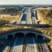 Sel ja järgneval aastal rajatakse kokku rekordiliselt ehk 45 kilomeetrit uusi neljarajalisi maanteelõike. Pildil ökodukt Tallinn-Tartu maanteel.
