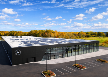 Veho Mercedes-Benz keskuses töötab Mars Large õhk-vesi soojuspumpade kaskaad.